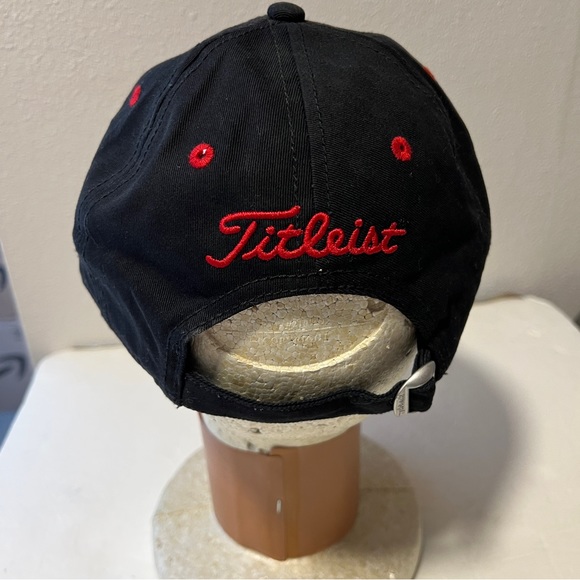 Titleist black and red golf hat - Picture 2 of 3